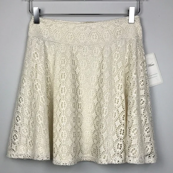 ●Sienne● Lily Lace Skirt Ivory S4USK042 Romantic 2000's Ivory Floral Lace Skirt (S-M) — sororité.